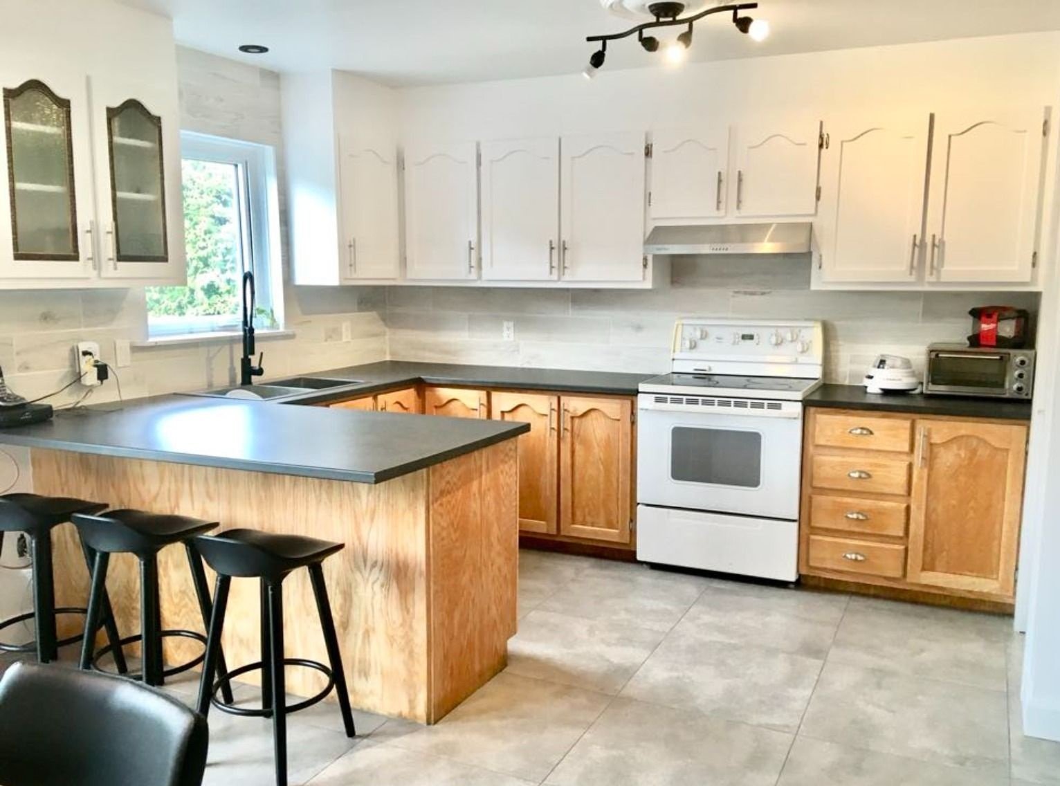 Cuisine — 4313–4319 Hauteville, Terrebonne